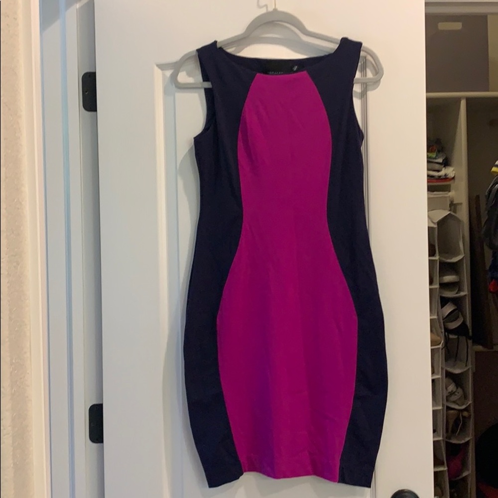 Sleeveless fitted blue and magenta dress